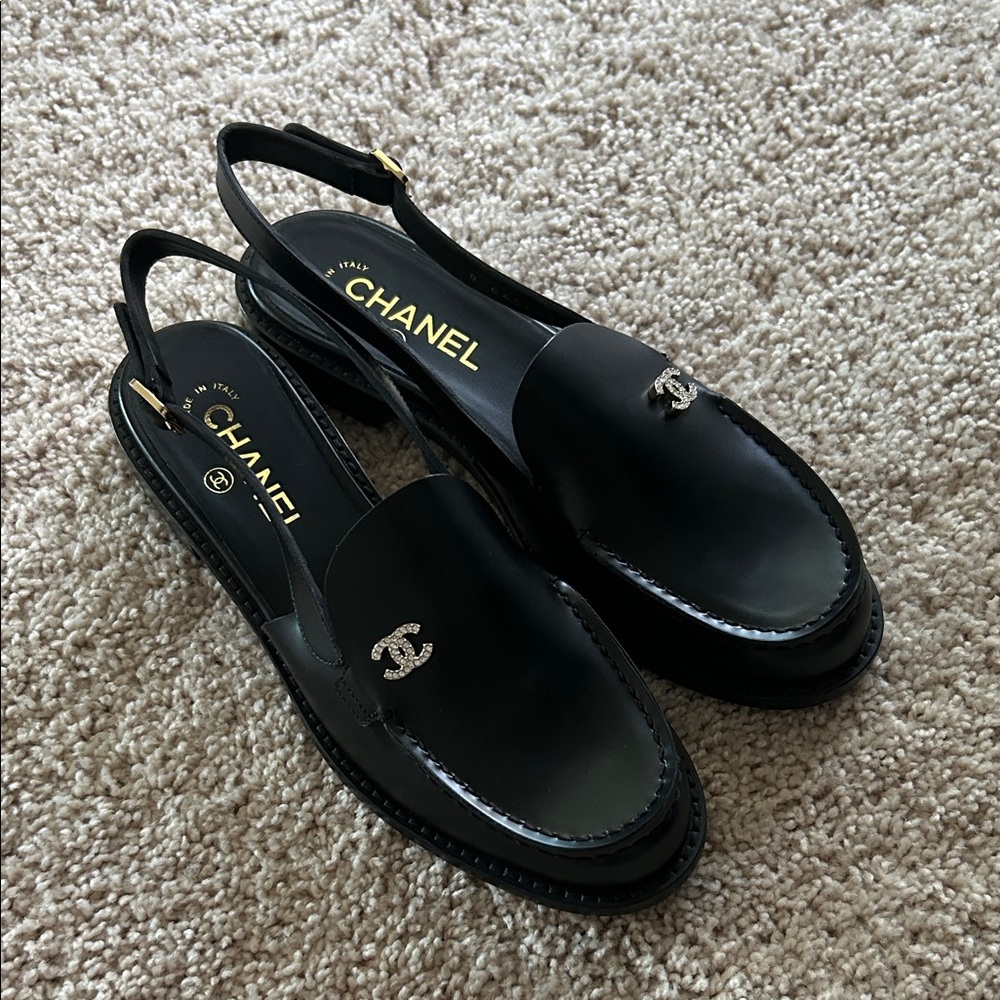 CHANEL Black Slingback Loafers. 7.5 - Picture 3 of 17